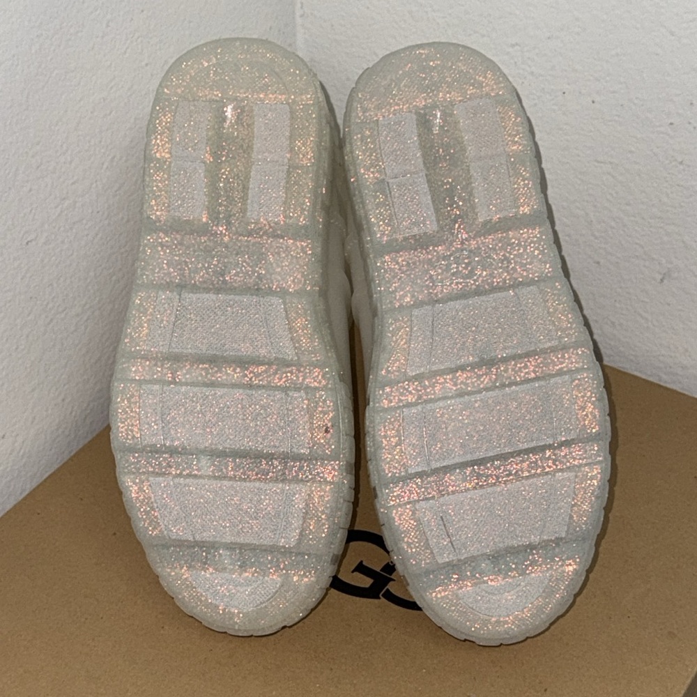🔥6 FOR $25!🔥UGG! Sparkly White Kids Boots - Picture 7 of 7
